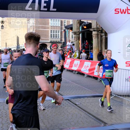 13.09.2026 - 21. swb-Marathon Bremen Tim E. http://msf.ph/oto/10386559 13.09.2026 13:25:43 Ziel 209, 260, 1119, 1650, 1658, 2046, 3168, 3187, 4294, 5755, 5814, 6113, 6380, 7252, 7306, 8357, 8545, 8695, 8769, 9036, 9299, 9460, 9468, 9506, 9563, 13025 meine-sportfotos.de