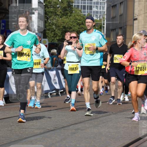 13.09.2026 - 21. swb-Marathon Bremen Strokosch-Dieckow http://msf.ph/oto/10386591 13.09.2026 11:08:07 Ziel 10363, 10364, 10580, 10595, 10660, 10661, 10674, 10830, 10871, 10907, 10935, 10937, 11037, 11223, 11515, 11643, 11924, 11934, 12024, 12097, 12167, 12168, 12194, 12307, 12509, 12511, 12512, 10135, 10188, 10793, 10851, 10859, 11032, 11263, 11509, 12315, 12325 meine-sportfotos.de