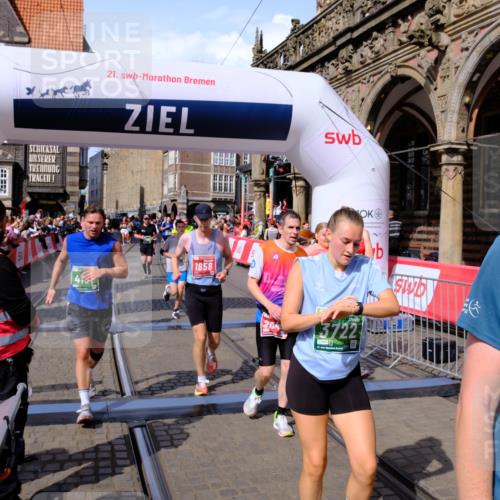 13.09.2026 - 21. swb-Marathon Bremen Tim E. http://msf.ph/oto/10386643 13.09.2026 13:26:10 Ziel 150, 1163, 1458, 1647, 2033, 2062, 2421, 2708, 2781, 2987, 3248, 3516, 3722, 4067, 4161, 4411, 4439, 4476, 4842, 5013, 5139, 5558, 5622, 5701, 6135, 6605, 7638, 7780, 8271, 8361, 8592, 9266, 9794 meine-sportfotos.de
