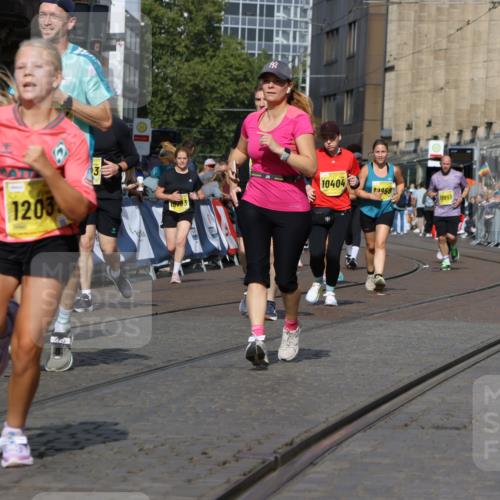 13.09.2026 - 21. swb-Marathon Bremen Strokosch-Dieckow http://msf.ph/oto/10386698 13.09.2026 11:08:10 Ziel 10139, 10595, 10660, 10661, 10674, 10830, 10871, 10937, 11037, 11515, 11643, 12024, 12031, 12066, 12097, 12194, 12307, 12509, 12511, 12512, 10135, 10188, 10793, 10851, 11032, 11124, 11263, 11509, 12073, 12164, 12315, 12325 meine-sportfotos.de