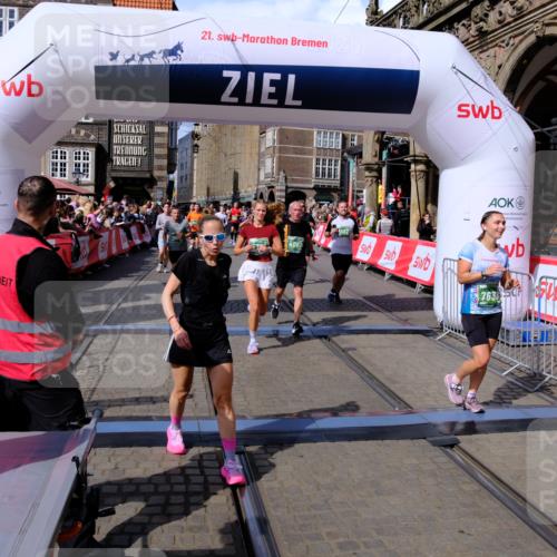 13.09.2026 - 21. swb-Marathon Bremen Tim E. http://msf.ph/oto/10386706 13.09.2026 13:26:18 Ziel 1163, 1647, 1896, 2033, 2062, 2666, 2708, 2987, 3248, 3516, 4067, 4476, 4724, 5013, 5558, 5622, 5701, 5854, 6135, 6605, 6886, 7638, 7780, 8271, 8361, 8592, 8635, 9266, 9794 meine-sportfotos.de