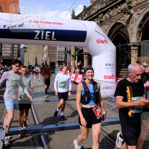 13.09.2026 - 21. swb-Marathon Bremen Tim E. http://msf.ph/oto/10386762 13.09.2026 13:26:23 Ziel 1896, 2062, 2666, 2708, 3248, 3516, 4067, 4476, 4723, 4724, 5558, 5701, 5854, 5906, 6605, 6886, 7638, 8361, 8592, 8635, 9266, 9794 meine-sportfotos.de