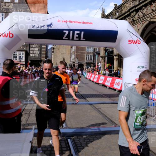 13.09.2026 - 21. swb-Marathon Bremen Tim E. http://msf.ph/oto/10386825 13.09.2026 13:26:26 Ziel 1896, 2062, 2666, 3248, 3516, 3983, 4476, 4723, 4724, 5558, 5854, 5906, 5934, 6605, 6886, 8361, 8592, 8635, 9266, 9794 meine-sportfotos.de