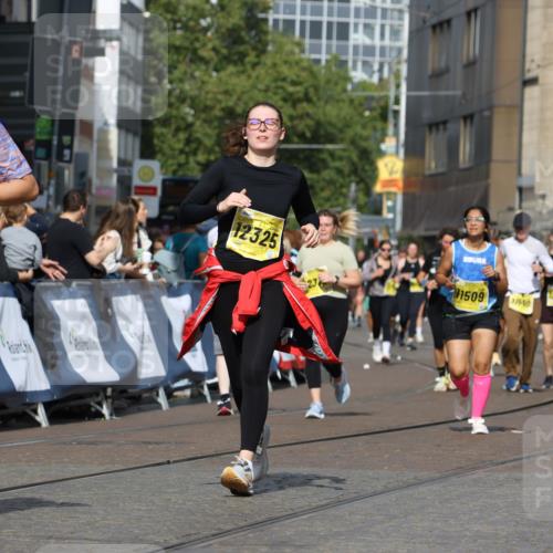 13.09.2026 - 21. swb-Marathon Bremen Strokosch-Dieckow http://msf.ph/oto/10386830 13.09.2026 11:08:21 Ziel 10139, 10404, 10493, 10660, 10674, 10767, 10859, 11044, 11378, 11404, 11659, 11831, 11833, 11958, 12024, 12031, 12066, 12160, 12248, 12384, 12389, 10229, 11065, 11124, 11560, 11561, 11678, 11888, 11968, 12073, 12162, 12164, 12410, 12516 meine-sportfotos.de