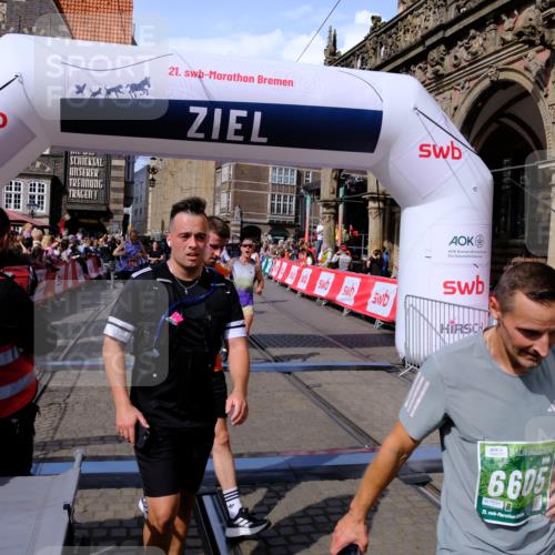 13.09.2026 - 21. swb-Marathon Bremen Tim E. http://msf.ph/oto/10386843 13.09.2026 13:26:26 Ziel 1896, 2062, 2666, 3248, 3516, 3983, 4476, 4723, 4724, 5558, 5854, 5906, 5934, 6605, 6886, 8361, 8592, 8635, 9266, 9794 meine-sportfotos.de