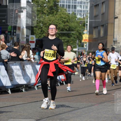 13.09.2026 - 21. swb-Marathon Bremen Strokosch-Dieckow http://msf.ph/oto/10386854 13.09.2026 11:08:22 Ziel 10139, 10404, 10493, 10660, 10767, 10793, 10859, 11032, 11044, 11378, 11404, 11659, 11831, 11833, 11958, 12024, 12031, 12066, 12160, 12248, 12384, 12389, 10229, 11065, 11124, 11560, 11561, 11678, 11888, 11968, 12073, 12162, 12164, 12410, 12516 meine-sportfotos.de