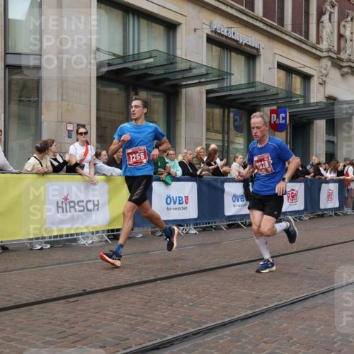 13.09.2026 - 21. swb-Marathon Bremen Strokosch-Dieckow http://msf.ph/oto/10386866 13.09.2026 12:54:24 Ziel 1020, 1256, 1629, 6112, 9399, 9617 meine-sportfotos.de