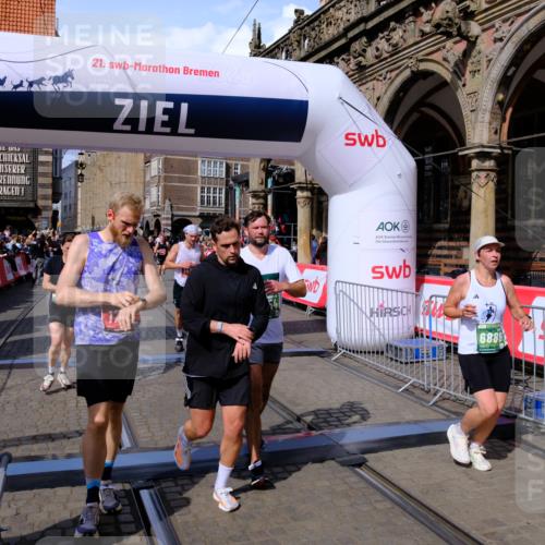 13.09.2026 - 21. swb-Marathon Bremen Tim E. http://msf.ph/oto/10386893 13.09.2026 13:26:31 Ziel 1896, 2434, 2658, 2666, 3983, 4723, 4724, 5747, 5854, 5906, 5934, 6230, 6639, 6886, 7626, 8635, 8817 meine-sportfotos.de