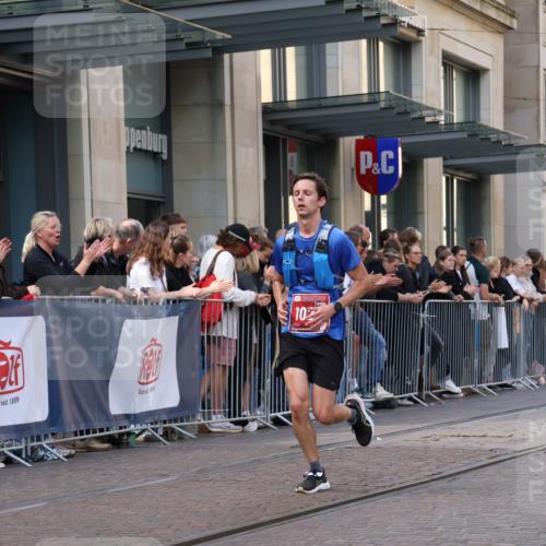 13.09.2026 - 21. swb-Marathon Bremen Strokosch-Dieckow http://msf.ph/oto/10386898 13.09.2026 12:54:45 Ziel 3744, 13085, 1020 meine-sportfotos.de