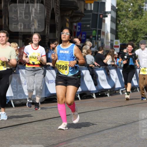 13.09.2026 - 21. swb-Marathon Bremen Strokosch-Dieckow http://msf.ph/oto/10386927 13.09.2026 11:08:28 Ziel 10135, 10139, 10188, 10404, 10493, 10767, 10793, 10851, 10859, 11032, 11044, 11263, 11378, 11404, 11659, 11831, 11833, 11958, 12031, 12066, 12160, 12248, 12325, 12384, 12389, 10229, 10399, 10609, 11065, 11358, 11678, 11710, 11834, 12162, 12516 meine-sportfotos.de