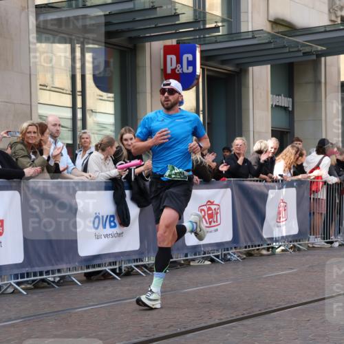 13.09.2026 - 21. swb-Marathon Bremen Strokosch-Dieckow http://msf.ph/oto/10386950 13.09.2026 12:54:48 Ziel 3744, 13085, 1020 meine-sportfotos.de