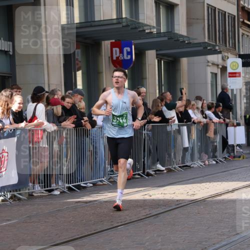 13.09.2026 - 21. swb-Marathon Bremen Strokosch-Dieckow http://msf.ph/oto/10386974 13.09.2026 12:55:02 Ziel 299, 3744, 13085 meine-sportfotos.de
