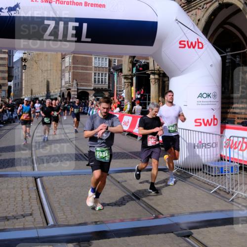 13.09.2026 - 21. swb-Marathon Bremen Tim E. http://msf.ph/oto/10386978 13.09.2026 13:26:39 Ziel 1368, 1649, 2434, 2658, 3603, 3983, 4723, 5747, 5906, 5934, 5992, 6230, 6639, 7626, 8817, 13195 meine-sportfotos.de