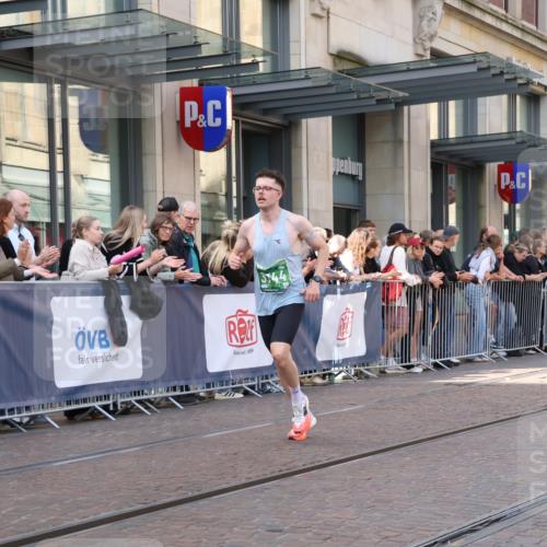 13.09.2026 - 21. swb-Marathon Bremen Strokosch-Dieckow http://msf.ph/oto/10386995 13.09.2026 12:55:03 Ziel 299, 3744, 13085 meine-sportfotos.de