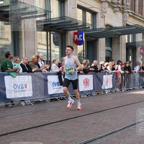 13.09.2026 - 21. swb-Marathon Bremen Strokosch-Dieckow http://msf.ph/oto/10387003 13.09.2026 12:55:04 Ziel 299, 3744, 4381, 13085 meine-sportfotos.de