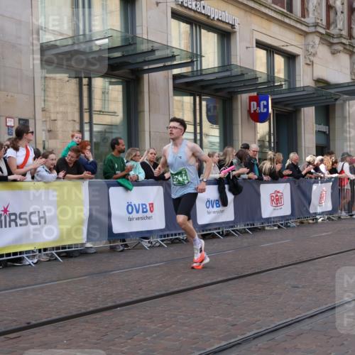 13.09.2026 - 21. swb-Marathon Bremen Strokosch-Dieckow http://msf.ph/oto/10387011 13.09.2026 12:55:04 Ziel 299, 3744, 4381, 13085 meine-sportfotos.de