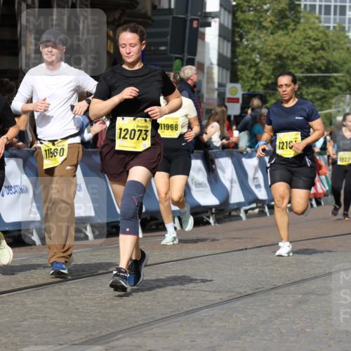 13.09.2026 - 21. swb-Marathon Bremen Strokosch-Dieckow http://msf.ph/oto/10387020 13.09.2026 11:08:32 Ziel 10135, 10188, 10404, 10493, 10767, 10793, 10851, 10859, 11032, 11263, 11404, 11509, 11659, 11831, 11833, 11958, 12160, 12248, 12315, 12325, 12384, 12389, 10399, 10609, 11358, 11421, 11678, 11710, 11718, 11834, 12162, 12517 meine-sportfotos.de