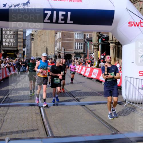 13.09.2026 - 21. swb-Marathon Bremen Tim E. http://msf.ph/oto/10387030 13.09.2026 13:26:41 Ziel 1368, 1649, 2434, 2658, 3603, 3983, 4723, 5747, 5906, 5934, 5992, 6230, 6639, 7626, 8817, 9260, 13195 meine-sportfotos.de