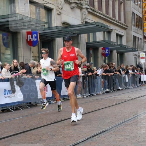 13.09.2026 - 21. swb-Marathon Bremen Strokosch-Dieckow http://msf.ph/oto/10387045 13.09.2026 12:55:23 Ziel 299, 1724, 2072, 4381, 5163, 9630, 10034, 3744 meine-sportfotos.de