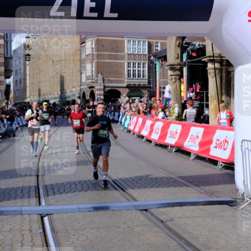 13.09.2026 - 21. swb-Marathon Bremen Tim E. http://msf.ph/oto/10387124 13.09.2026 13:26:52 Ziel 1368, 1649, 2779, 3526, 3603, 3852, 4077, 4598, 5992, 6289, 6375, 6548, 9260, 13195 meine-sportfotos.de