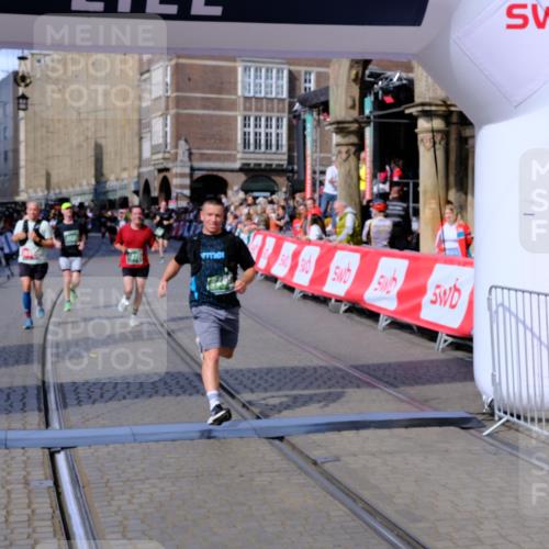 13.09.2026 - 21. swb-Marathon Bremen Tim E. http://msf.ph/oto/10387139 13.09.2026 13:26:52 Ziel 1368, 1649, 2779, 3526, 3603, 3852, 4077, 4598, 5992, 6289, 6375, 6548, 9260, 13195 meine-sportfotos.de