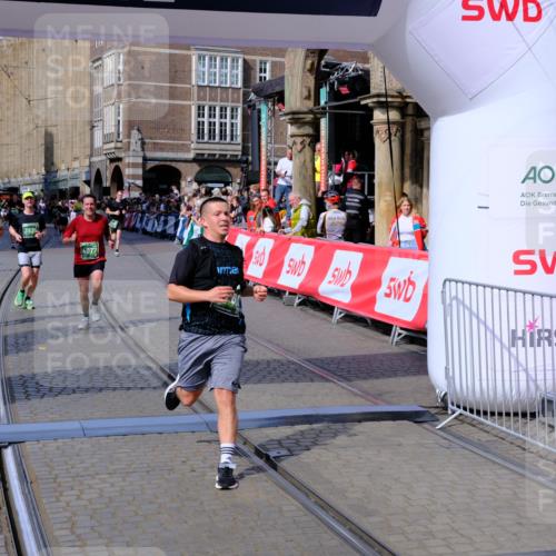 13.09.2026 - 21. swb-Marathon Bremen Tim E. http://msf.ph/oto/10387155 13.09.2026 13:26:53 Ziel 1368, 1649, 2779, 3526, 3603, 3852, 4077, 4598, 6289, 6375, 6548, 8112, 9260, 13195 meine-sportfotos.de