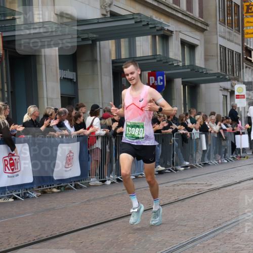 13.09.2026 - 21. swb-Marathon Bremen Strokosch-Dieckow http://msf.ph/oto/10387173 13.09.2026 12:55:42 Ziel 1583, 2072, 5163, 6630, 10034, 13080, 299, 1724, 4381, 9630 meine-sportfotos.de
