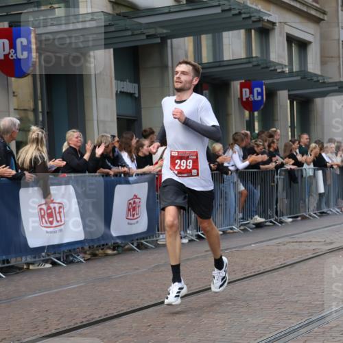13.09.2026 - 21. swb-Marathon Bremen Strokosch-Dieckow http://msf.ph/oto/10387219 13.09.2026 12:55:44 Ziel 250, 1583, 2072, 5163, 6630, 10034, 13080, 299, 1724, 4381, 9630 meine-sportfotos.de