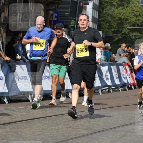 13.09.2026 - 21. swb-Marathon Bremen Strokosch-Dieckow http://msf.ph/oto/10387234 13.09.2026 11:08:48 Ziel 10229, 11065, 11124, 11509, 11560, 11561, 11678, 11888, 11968, 12073, 12162, 12164, 12315, 12410, 12516, 10217, 10455, 10599, 11011, 11053, 11074, 11434, 11531, 11812, 11905, 12192, 12353, 12438, 12554 meine-sportfotos.de