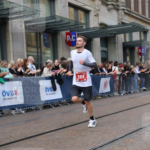 13.09.2026 - 21. swb-Marathon Bremen Strokosch-Dieckow http://msf.ph/oto/10387236 13.09.2026 12:55:45 Ziel 250, 1583, 2072, 5163, 6630, 10034, 13080, 299, 1724, 2072, 4381, 5163, 9630, 10034 meine-sportfotos.de