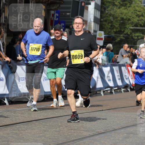 13.09.2026 - 21. swb-Marathon Bremen Strokosch-Dieckow http://msf.ph/oto/10387251 13.09.2026 11:08:48 Ziel 10229, 11065, 11124, 11509, 11560, 11561, 11678, 11888, 11968, 12073, 12162, 12164, 12315, 12410, 12516, 10217, 10455, 10599, 11011, 11053, 11074, 11434, 11531, 11812, 11905, 12192, 12353, 12438, 12554 meine-sportfotos.de