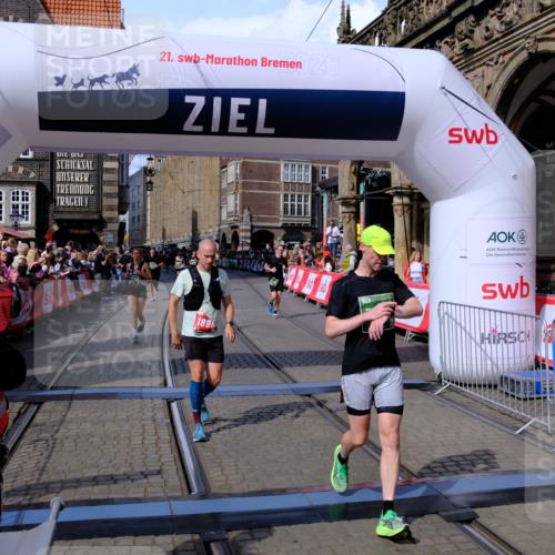 13.09.2026 - 21. swb-Marathon Bremen Tim E. http://msf.ph/oto/10387255 13.09.2026 13:26:57 Ziel 1368, 2779, 3526, 3852, 3893, 4077, 4441, 4598, 5054, 6289, 6375, 6548, 6580, 8112, 9260, 13097 meine-sportfotos.de