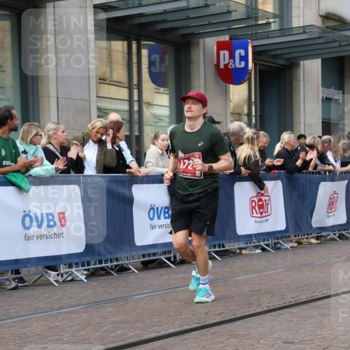 13.09.2026 - 21. swb-Marathon Bremen Strokosch-Dieckow http://msf.ph/oto/10387331 13.09.2026 12:55:50 Ziel 250, 6630, 13080, 299, 1583, 1724, 2072, 4381, 5163, 9630, 10034 meine-sportfotos.de
