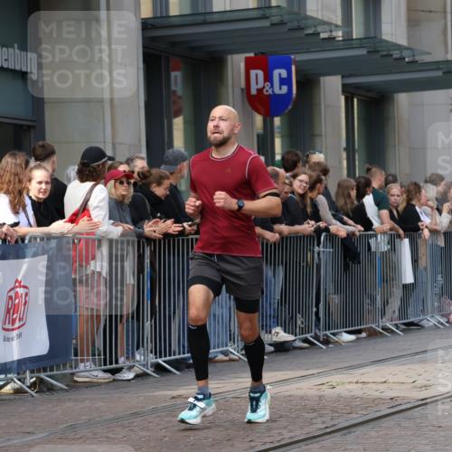 13.09.2026 - 21. swb-Marathon Bremen Strokosch-Dieckow http://msf.ph/oto/10387424 13.09.2026 12:56:05 Ziel 250, 1212, 6630, 13224, 1583, 2072, 5163, 6630, 10034, 13080 meine-sportfotos.de