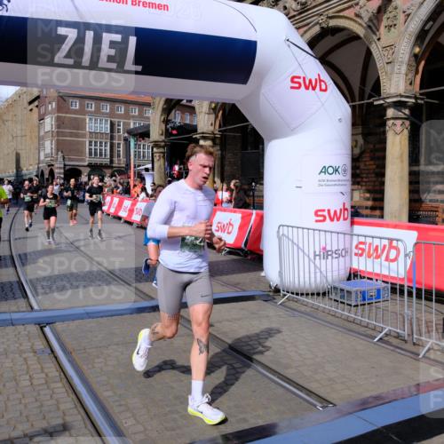 13.09.2026 - 21. swb-Marathon Bremen Tim E. http://msf.ph/oto/10387427 13.09.2026 13:28:00 Ziel 323, 440, 534, 762, 857, 1006, 1932, 2668, 2686, 3013, 3135, 3460, 3521, 3970, 4106, 4133, 4421, 4496, 4593, 4744, 5081, 5557, 6067, 6522, 7042, 7138, 7358, 8351, 9494, 9727, 13198 meine-sportfotos.de