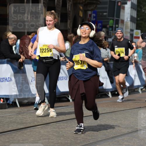 13.09.2026 - 21. swb-Marathon Bremen Strokosch-Dieckow http://msf.ph/oto/10387434 13.09.2026 11:08:55 Ziel 10229, 10399, 10609, 11065, 11124, 11358, 11421, 11560, 11561, 11678, 11710, 11718, 11834, 11888, 11968, 12073, 12162, 12164, 12410, 12516, 10217, 10321, 10455, 10570, 10630, 11011, 11091, 11138, 11304, 11531, 11578, 11812, 11905, 12155, 12192, 12337, 12554 meine-sportfotos.de