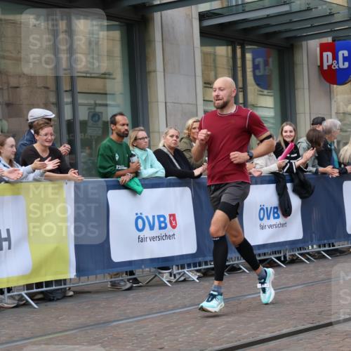 13.09.2026 - 21. swb-Marathon Bremen Strokosch-Dieckow http://msf.ph/oto/10387454 13.09.2026 12:56:06 Ziel 250, 1212, 4936, 13224, 1583, 2072, 5163, 6630, 10034, 13080 meine-sportfotos.de