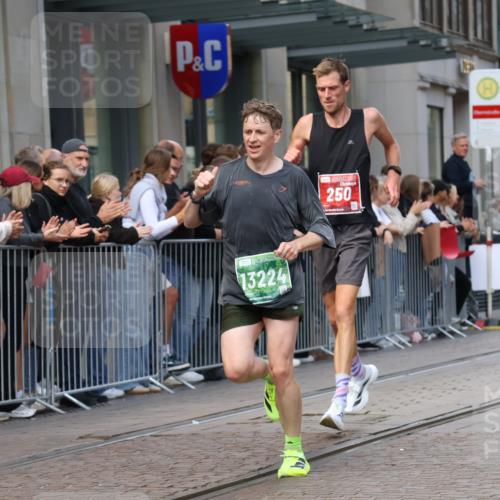 13.09.2026 - 21. swb-Marathon Bremen Strokosch-Dieckow http://msf.ph/oto/10387477 13.09.2026 12:56:19 Ziel 901, 1212, 1288, 4936, 13224, 250, 6630 meine-sportfotos.de