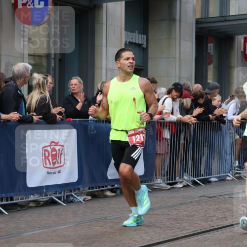 13.09.2026 - 21. swb-Marathon Bremen Strokosch-Dieckow http://msf.ph/oto/10387591 13.09.2026 12:56:41 Ziel 365, 573, 3368, 6201, 7118, 7671, 901, 1212, 1288, 4936, 13224 meine-sportfotos.de
