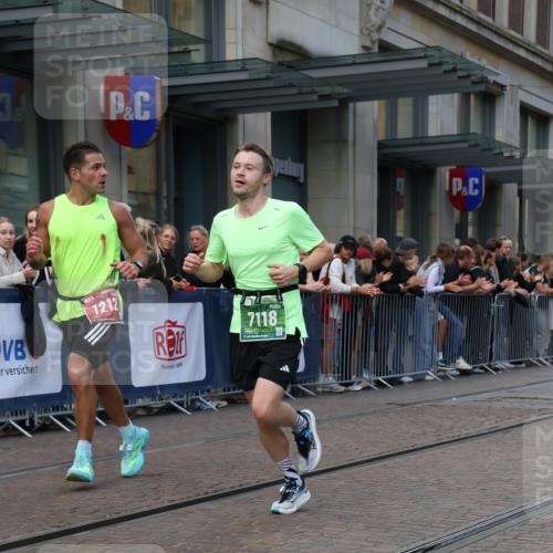 13.09.2026 - 21. swb-Marathon Bremen Strokosch-Dieckow http://msf.ph/oto/10387608 13.09.2026 12:56:42 Ziel 365, 573, 850, 3368, 6201, 7118, 7671, 901, 1212, 1288, 4936, 13224 meine-sportfotos.de