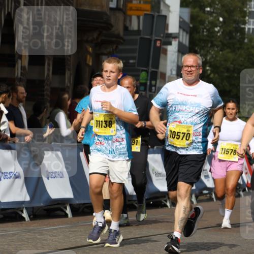 13.09.2026 - 21. swb-Marathon Bremen Strokosch-Dieckow http://msf.ph/oto/10387680 13.09.2026 11:09:12 Ziel 10217, 10399, 10455, 10469, 10599, 11011, 11053, 11074, 11358, 11421, 11434, 11531, 11710, 11718, 11812, 11905, 12256, 12353, 12438, 12517, 10314, 10556, 10664, 10686, 10694, 10769, 10823, 10981, 10983, 11225, 11764, 11882, 11883, 11914, 11915, 11995, 12322, 12491, 13607 meine-sportfotos.de