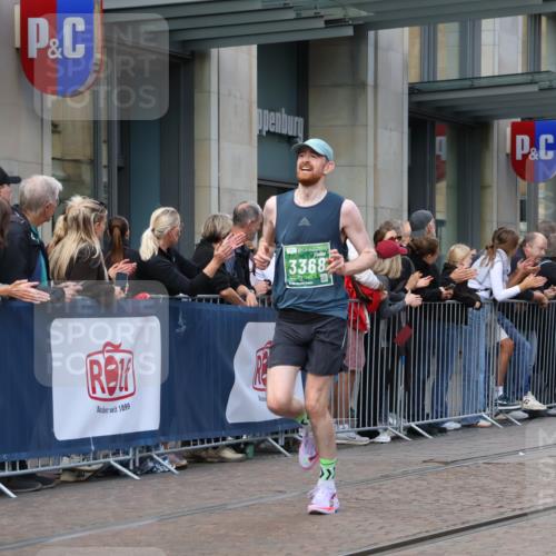 13.09.2026 - 21. swb-Marathon Bremen Strokosch-Dieckow http://msf.ph/oto/10387770 13.09.2026 12:56:59 Ziel 850, 1875, 2986, 3368, 5912, 6264, 365, 573, 901, 6201, 7118, 7671 meine-sportfotos.de