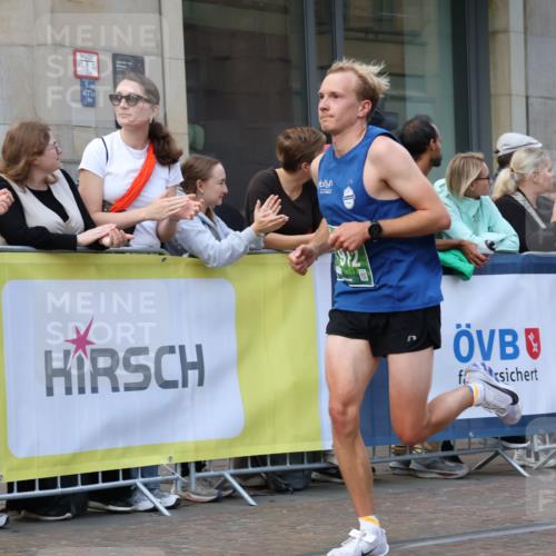 13.09.2026 - 21. swb-Marathon Bremen Strokosch-Dieckow http://msf.ph/oto/10387813 13.09.2026 12:57:03 Ziel 850, 1875, 2986, 3368, 5912, 6264, 365, 573, 6201, 7118, 7671 meine-sportfotos.de