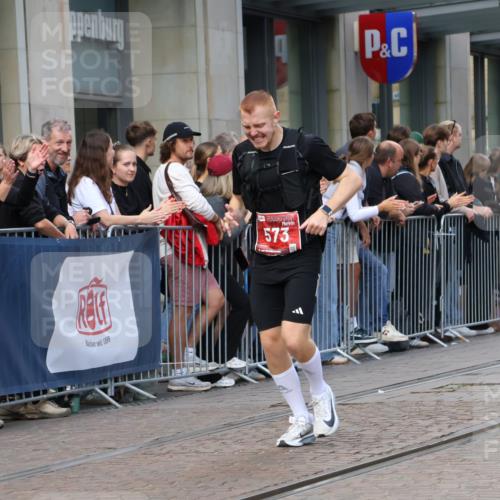 13.09.2026 - 21. swb-Marathon Bremen Strokosch-Dieckow http://msf.ph/oto/10387821 13.09.2026 12:57:07 Ziel 850, 919, 1875, 2986, 4795, 5912, 6264, 365, 573, 850, 3368, 6201, 7118, 7671 meine-sportfotos.de