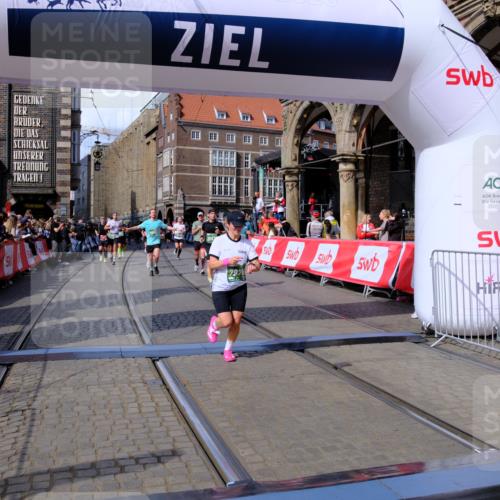 13.09.2026 - 21. swb-Marathon Bremen Tim E. http://msf.ph/oto/10387824 13.09.2026 13:28:28 Ziel 1343, 1460, 2977, 3114, 3334, 4506, 5250, 5360, 5889, 6182, 7926, 8656, 9167, 9168, 9543, 9738, 9881 meine-sportfotos.de