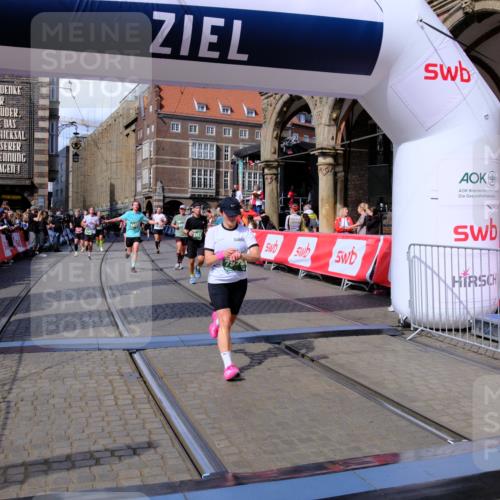 13.09.2026 - 21. swb-Marathon Bremen Tim E. http://msf.ph/oto/10387833 13.09.2026 13:28:28 Ziel 1343, 1460, 2977, 3114, 3334, 4506, 5250, 5360, 5889, 6182, 7926, 8656, 9167, 9168, 9543, 9738, 9881 meine-sportfotos.de