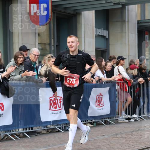 13.09.2026 - 21. swb-Marathon Bremen Strokosch-Dieckow http://msf.ph/oto/10387837 13.09.2026 12:57:08 Ziel 919, 1875, 2986, 4795, 5912, 6264, 365, 573, 850, 3368, 6201, 7118, 7671 meine-sportfotos.de