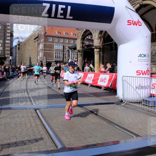 13.09.2026 - 21. swb-Marathon Bremen Tim E. http://msf.ph/oto/10387843 13.09.2026 13:28:29 Ziel 1343, 1460, 2977, 3114, 3334, 4506, 5250, 5360, 5889, 6182, 7926, 8656, 9167, 9168, 9543, 9738, 9881 meine-sportfotos.de