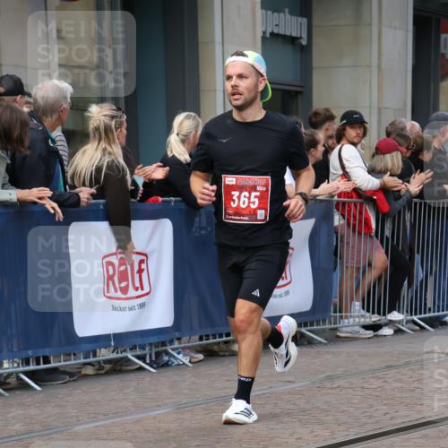 13.09.2026 - 21. swb-Marathon Bremen Strokosch-Dieckow http://msf.ph/oto/10387881 13.09.2026 12:57:16 Ziel 919, 1875, 2986, 4795, 6264, 365, 573, 850, 3368, 5912, 6201, 7671 meine-sportfotos.de