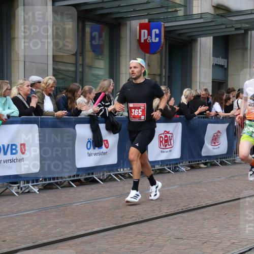 13.09.2026 - 21. swb-Marathon Bremen Strokosch-Dieckow http://msf.ph/oto/10387897 13.09.2026 12:57:16 Ziel 919, 1875, 2986, 4795, 6264, 365, 573, 850, 3368, 5912, 6201, 7671 meine-sportfotos.de